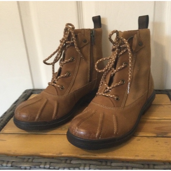 UGG Shoes - UGG Hapsburg Duck Dtyke Number 1120785, Chestnut, Size 6